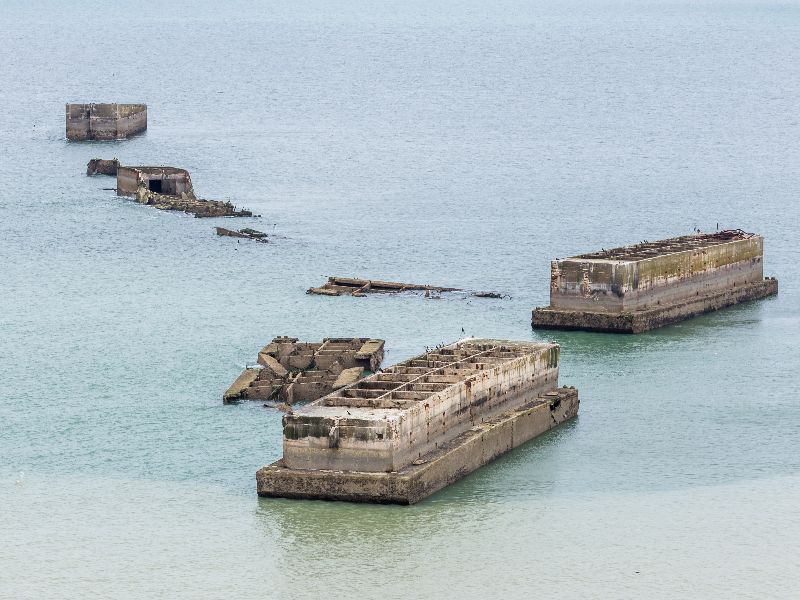 Les ruines du port de Mulberry sont encore visibles aujourd’hui à Arromanches