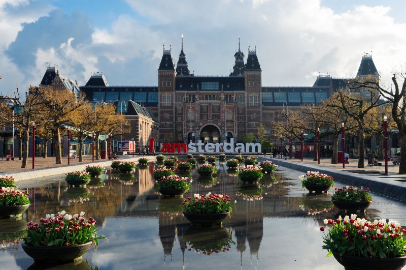 La Museumplein à Amsterdam
