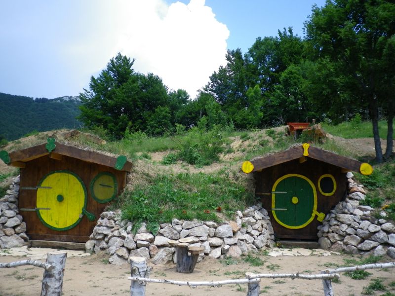 Hobbit house Kamp Velebit Kroatië Maisonnettes de Hobbit Kamp Velebit Kroatië