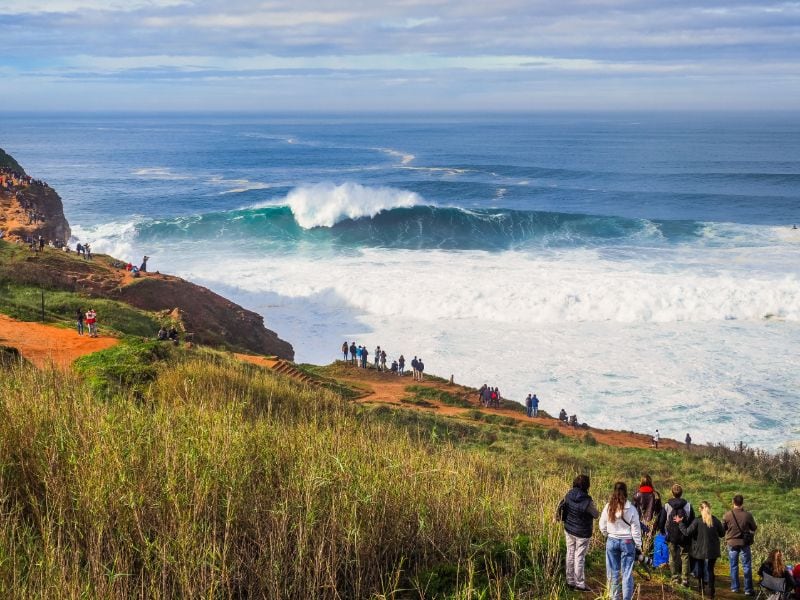 Les gigantesques vagues de Nazaré