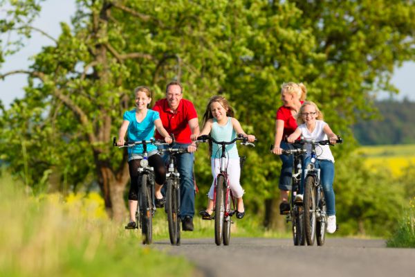 Famille à vélo