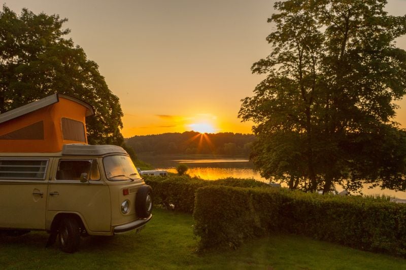 Camping avec emplacements spécifiques pour les camping-cars